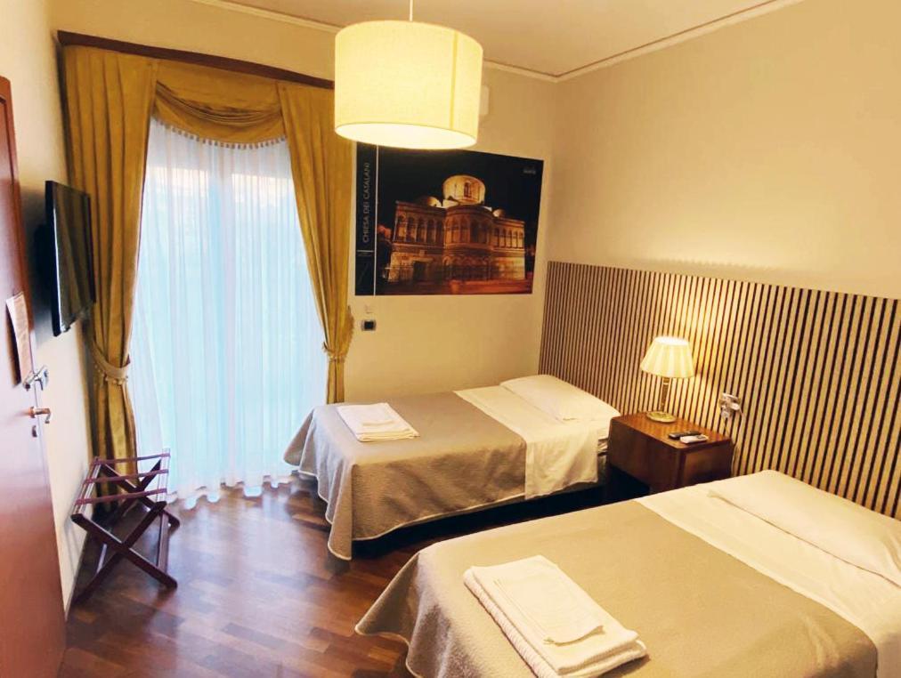 Casa Battisti Messina Guest House In Centro Citta, Ideale Per Famiglie O Gruppi Exteriör bild