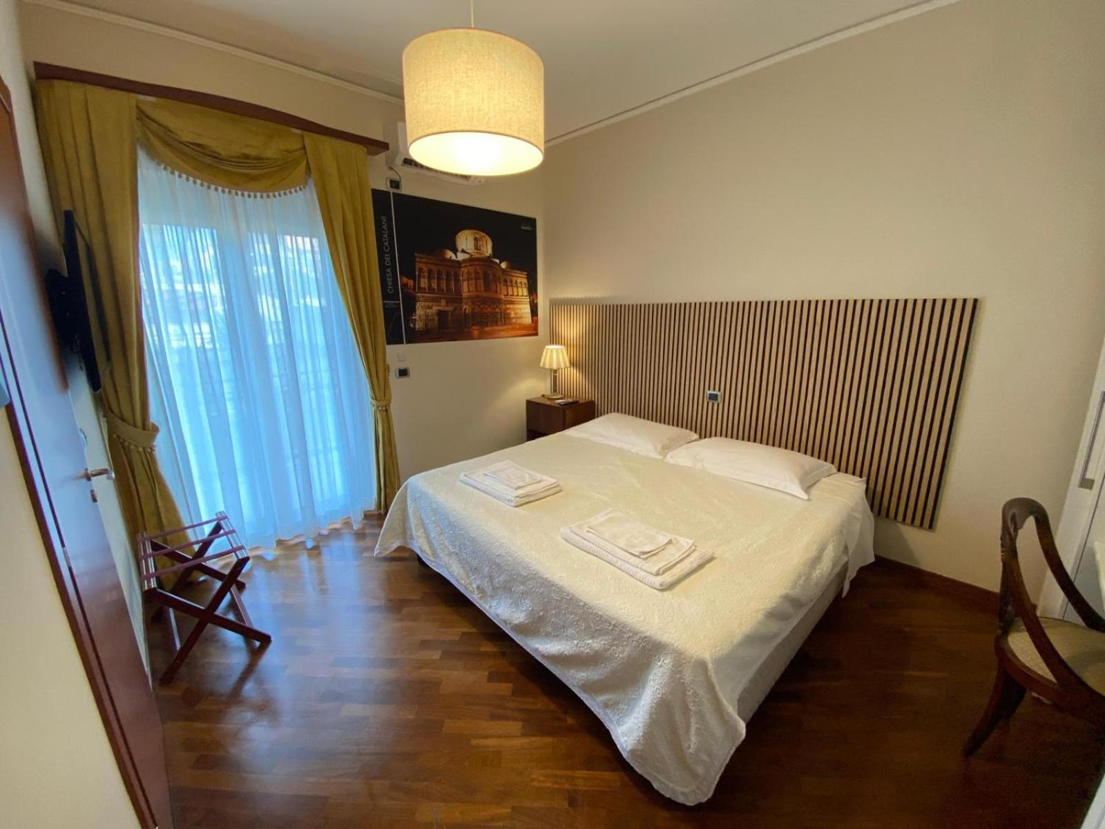 Casa Battisti Messina Guest House In Centro Citta, Ideale Per Famiglie O Gruppi Exteriör bild