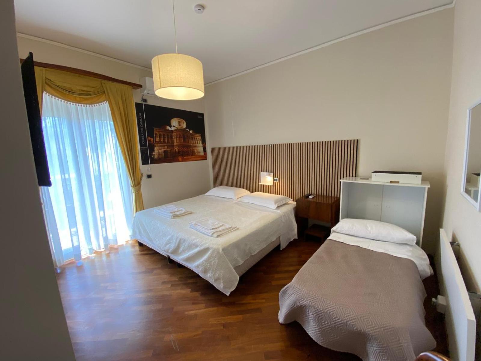 Casa Battisti Messina Guest House In Centro Citta, Ideale Per Famiglie O Gruppi Exteriör bild