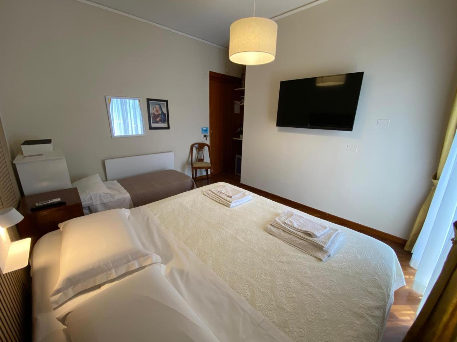 Casa Battisti Messina Guest House In Centro Citta, Ideale Per Famiglie O Gruppi Exteriör bild