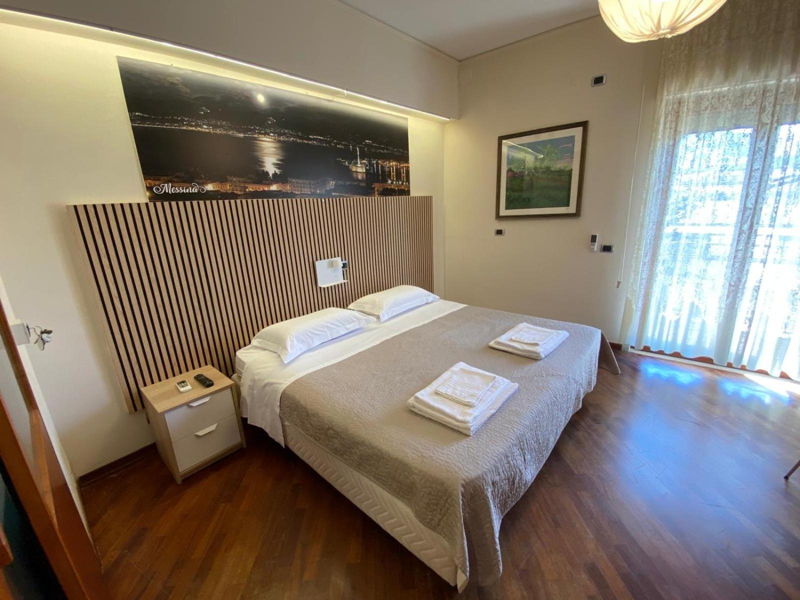 Casa Battisti Messina Guest House In Centro Citta, Ideale Per Famiglie O Gruppi Exteriör bild